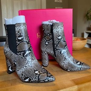 • Vegan Leather Snake Print Pointed Toe Boots •